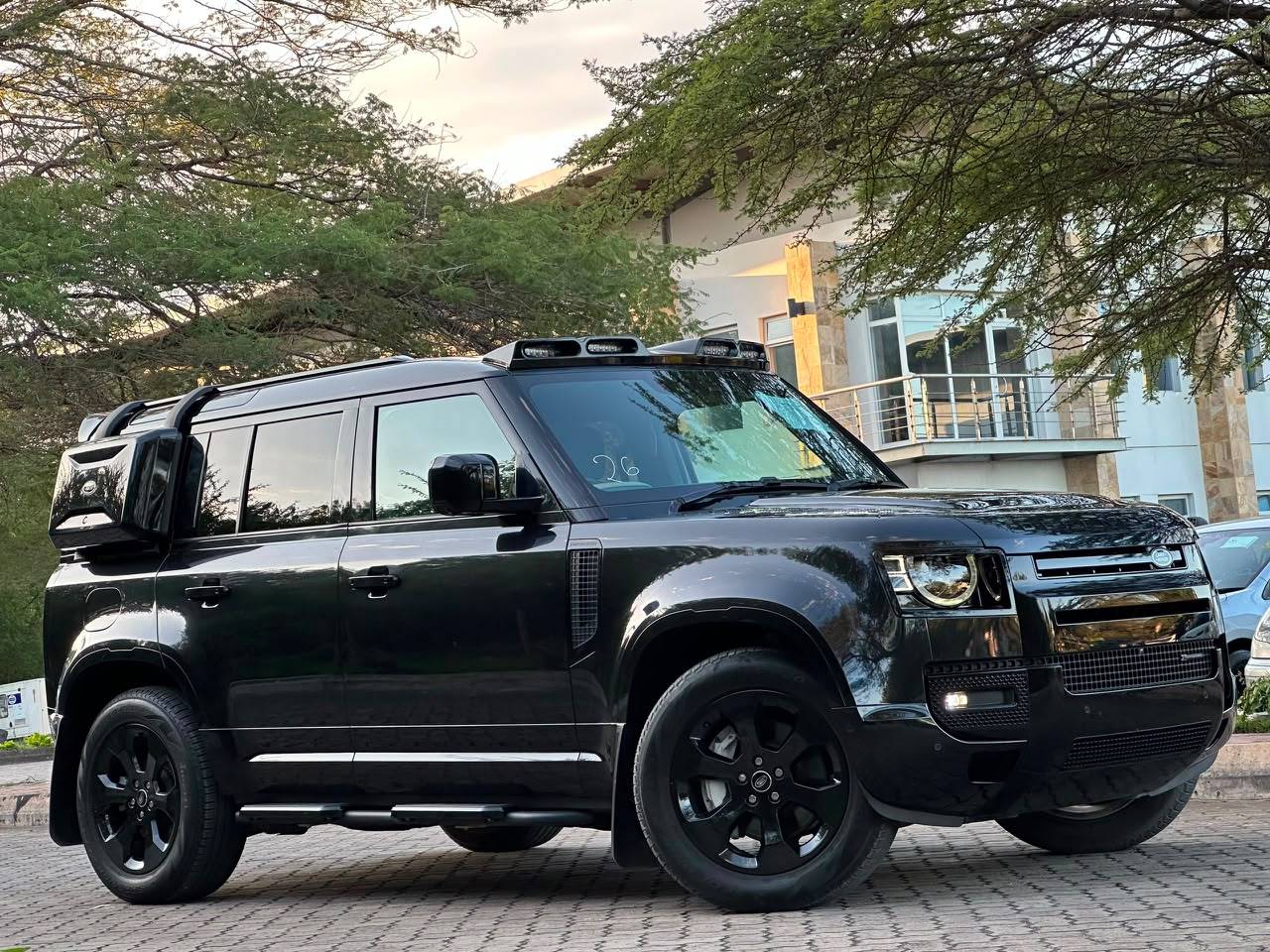 LAND ROVER DEFENDER 110
